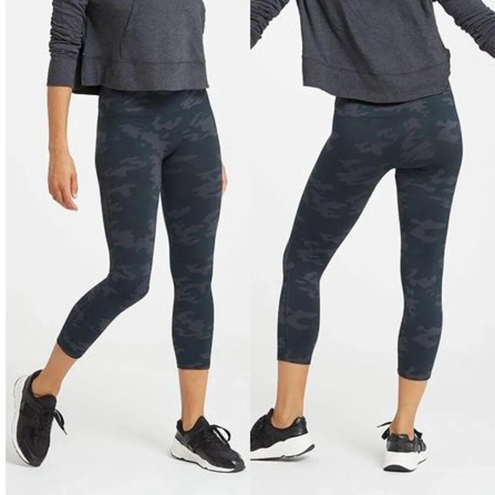 Spanx Look At Me Now Seamless Cropped Camo Leggings - Black Camo S